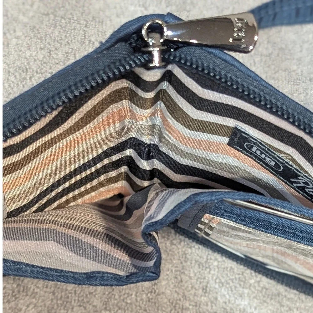 Lug Rodeo RFID Travel Wallet Navy Blue Quilted Wristlet Organizer Chevron Lining
